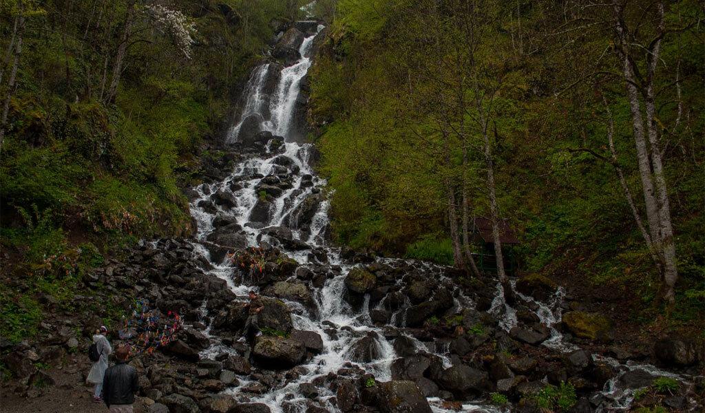 Молочный водопад в Абхазии фото